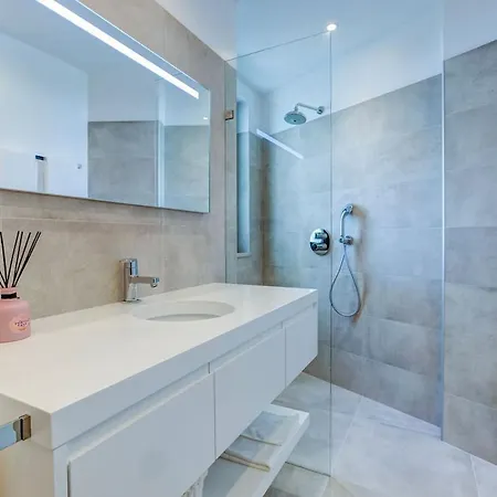 Villa Centeanes - Luxury