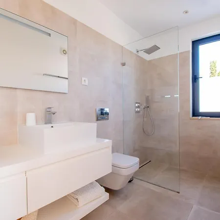 Villa Centeanes - Luxury *