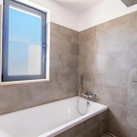 Villa Centeanes - Luxury *